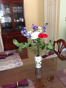 Shining dining table with flowers